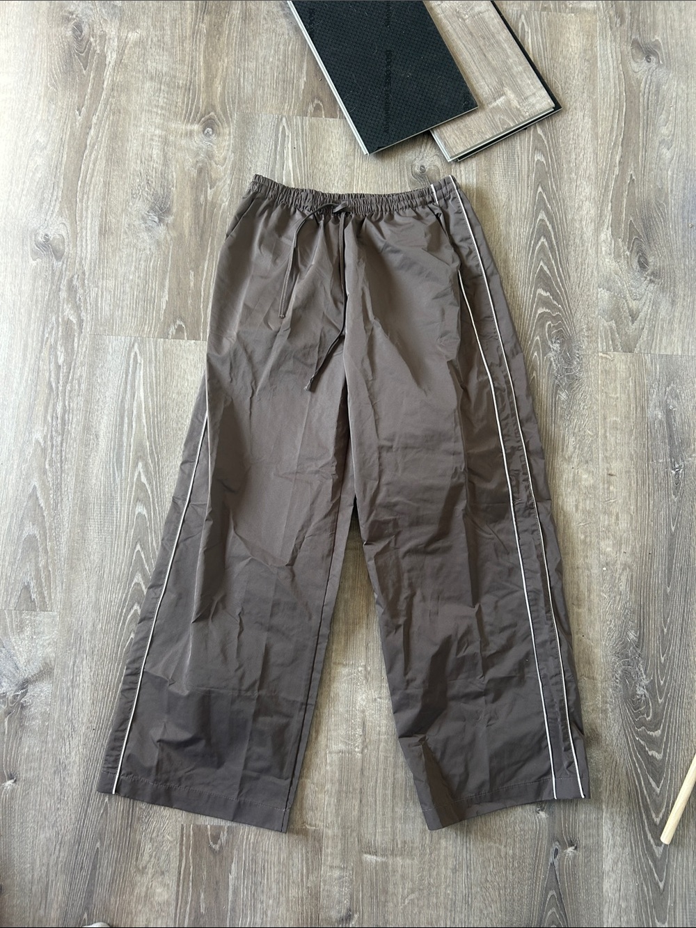 HYFVE Brown Wide-Leg Joggers with White Side Piping